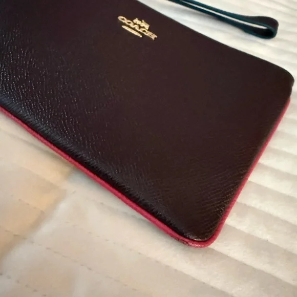 Coach Wristlet / Large Zip Wallet – Pebbled Leather - Picture 7 of 8